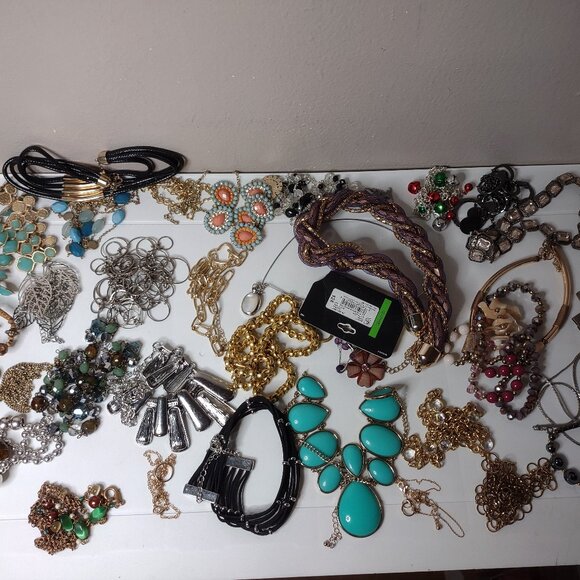 Lot Of Over 30 Necklaces - Picture 1 of 16